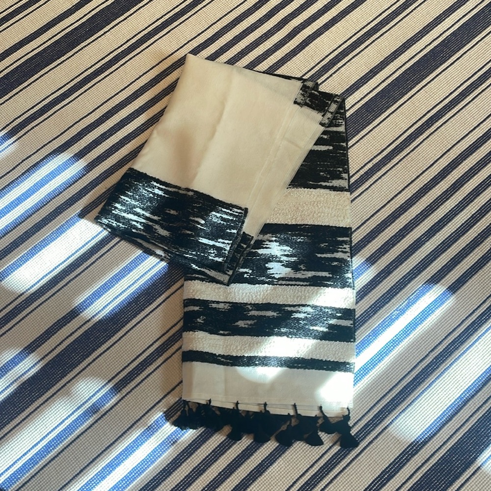 NWOT JCrew Cotton/Wool Blend Boucle and hassle Detail Scarf in Black/Ivory